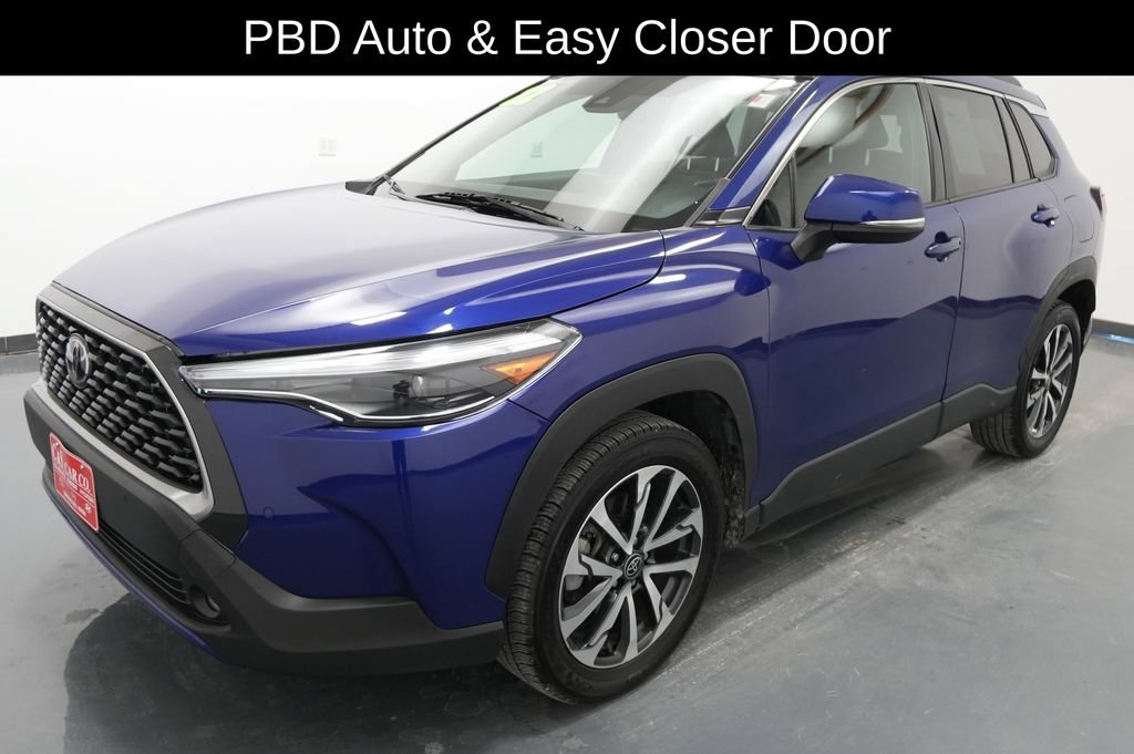 Used 2022 Toyota Corolla Cross XLE w/ Convenience Package AWD/4WD image 3
