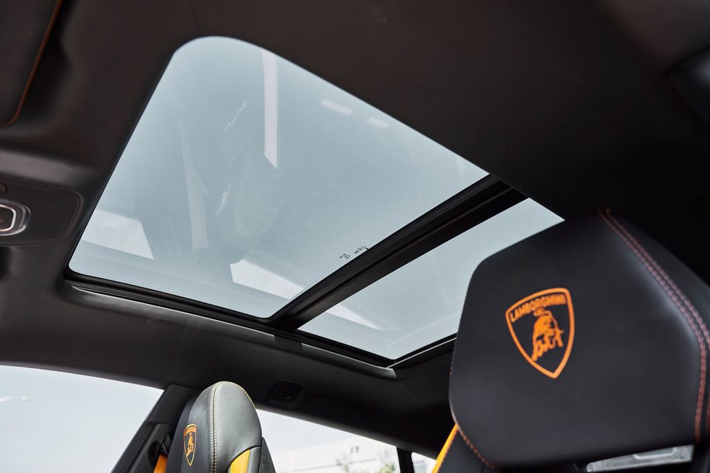 Used 2023 Lamborghini Urus Performante AWD/4WD image 60