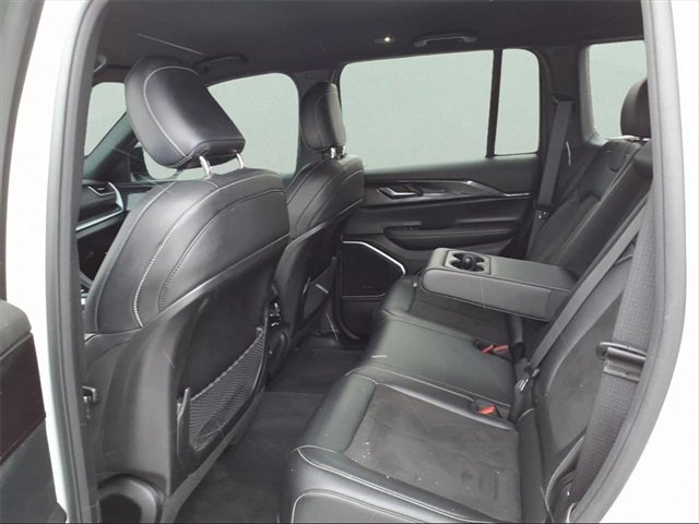 Used 2022 Jeep Grand Cherokee Altitude image 8