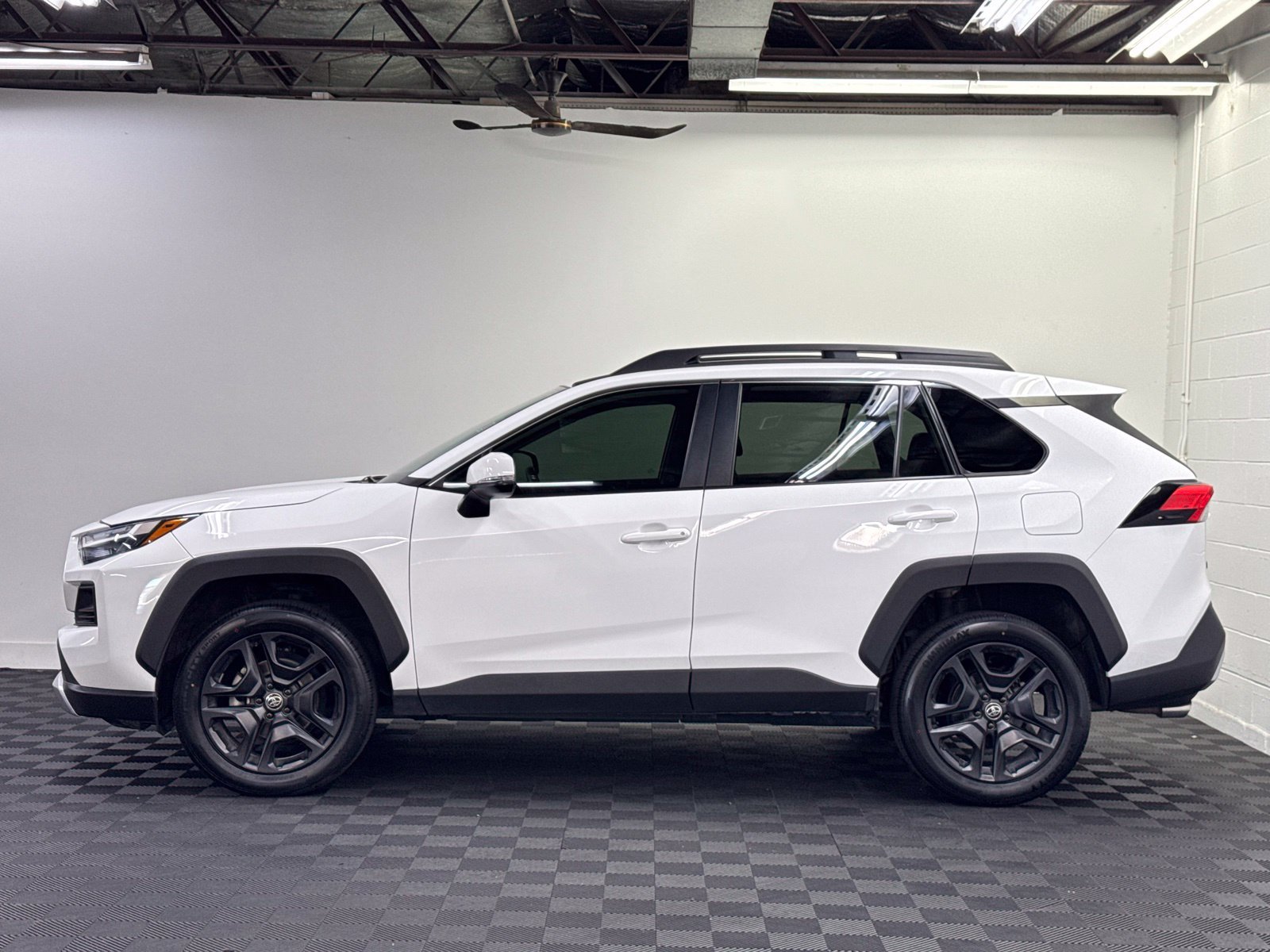 Used 2022 Toyota RAV4 Adventure AWD/4WD image 3