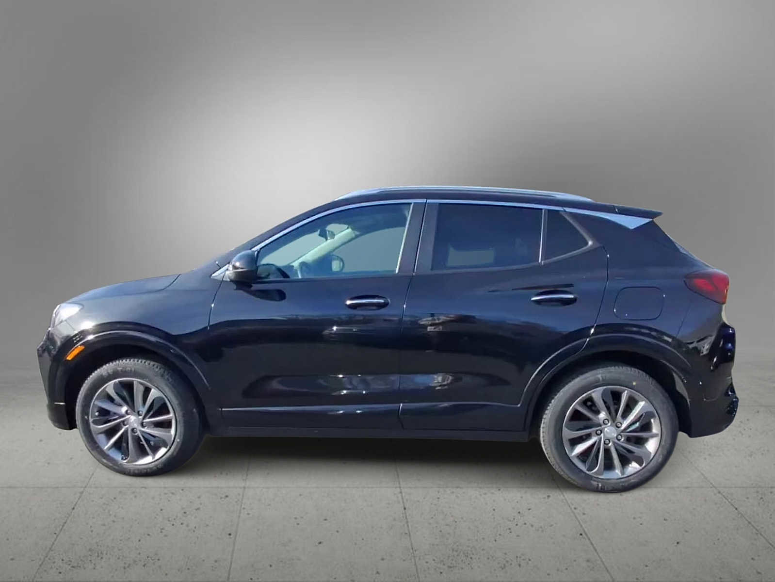 Used 2023 Buick Encore GX Select w/ Sport Touring Package image 5