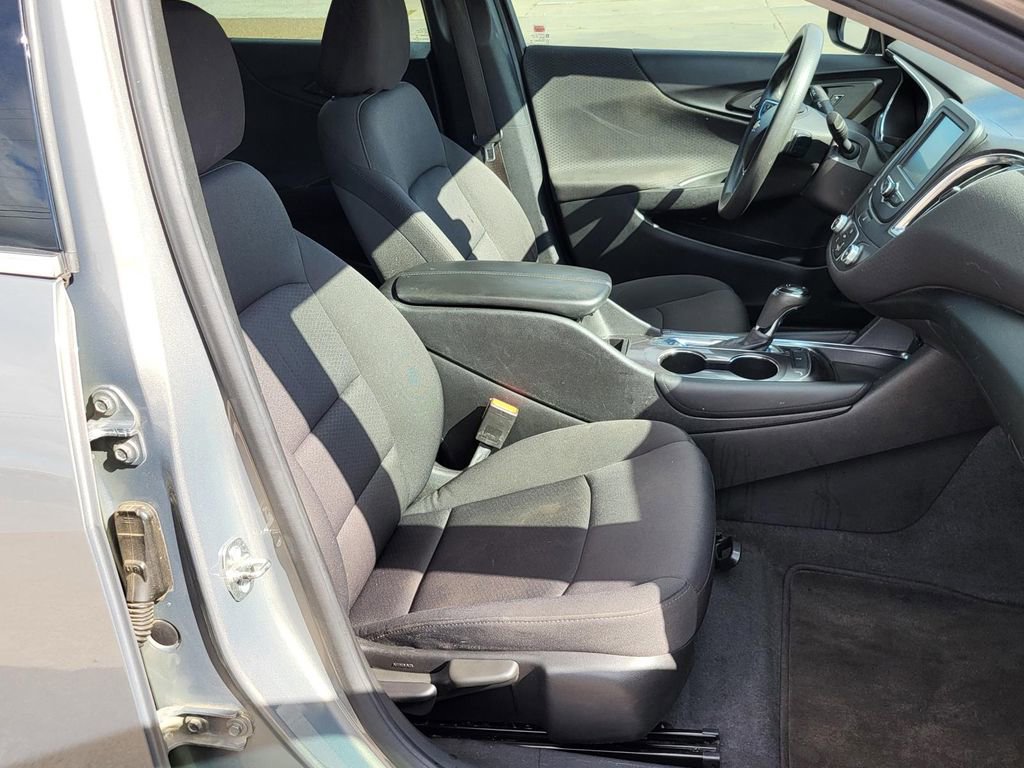 Used 2018 Chevrolet Malibu LT image 10