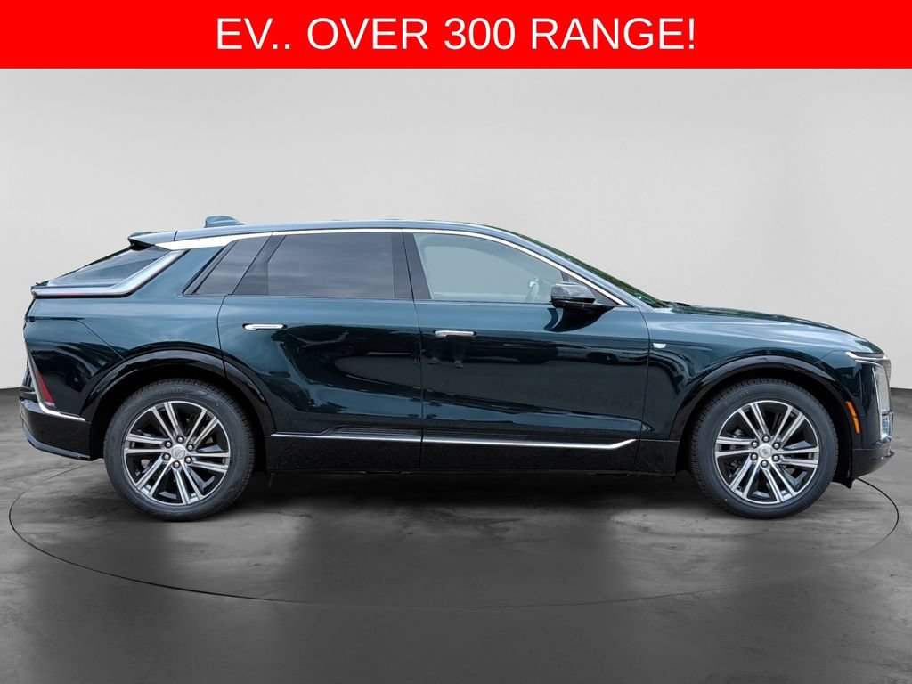 Used 2024 Cadillac Lyriq Luxury AWD/4WD image 8