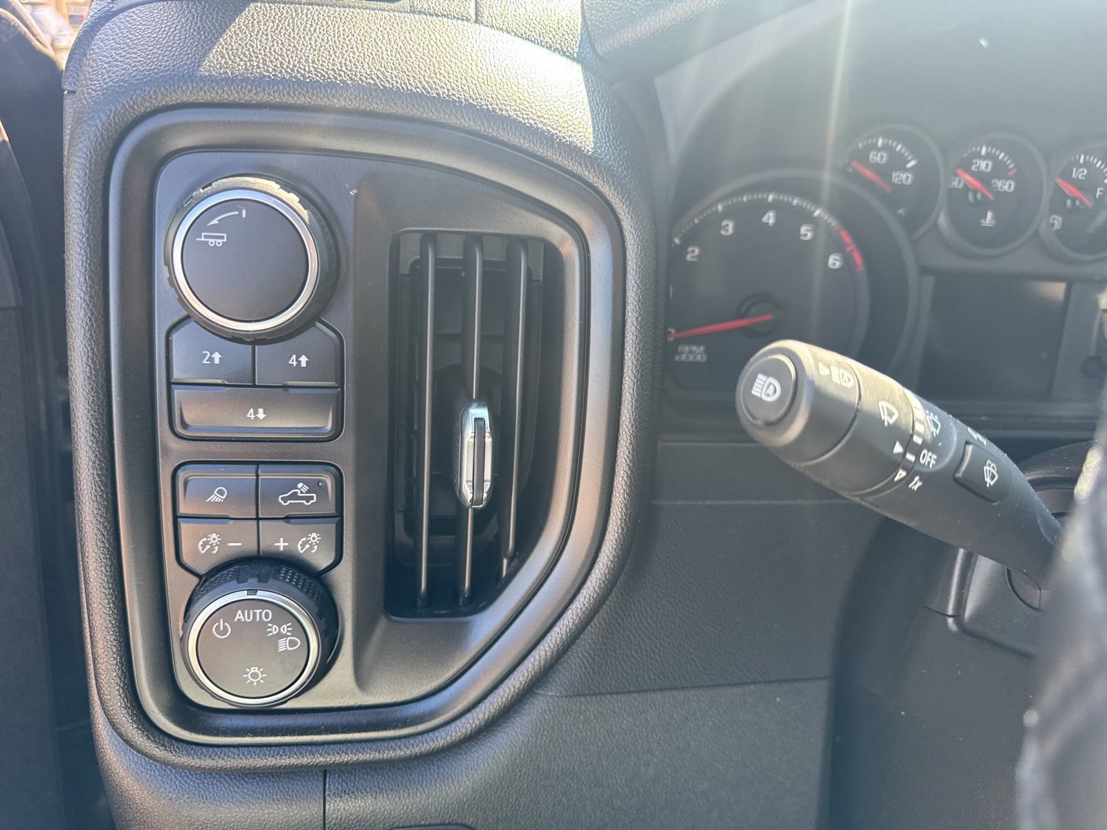 Used 2024 Chevrolet Silverado 2500 Custom w/ Custom Value Package image 12