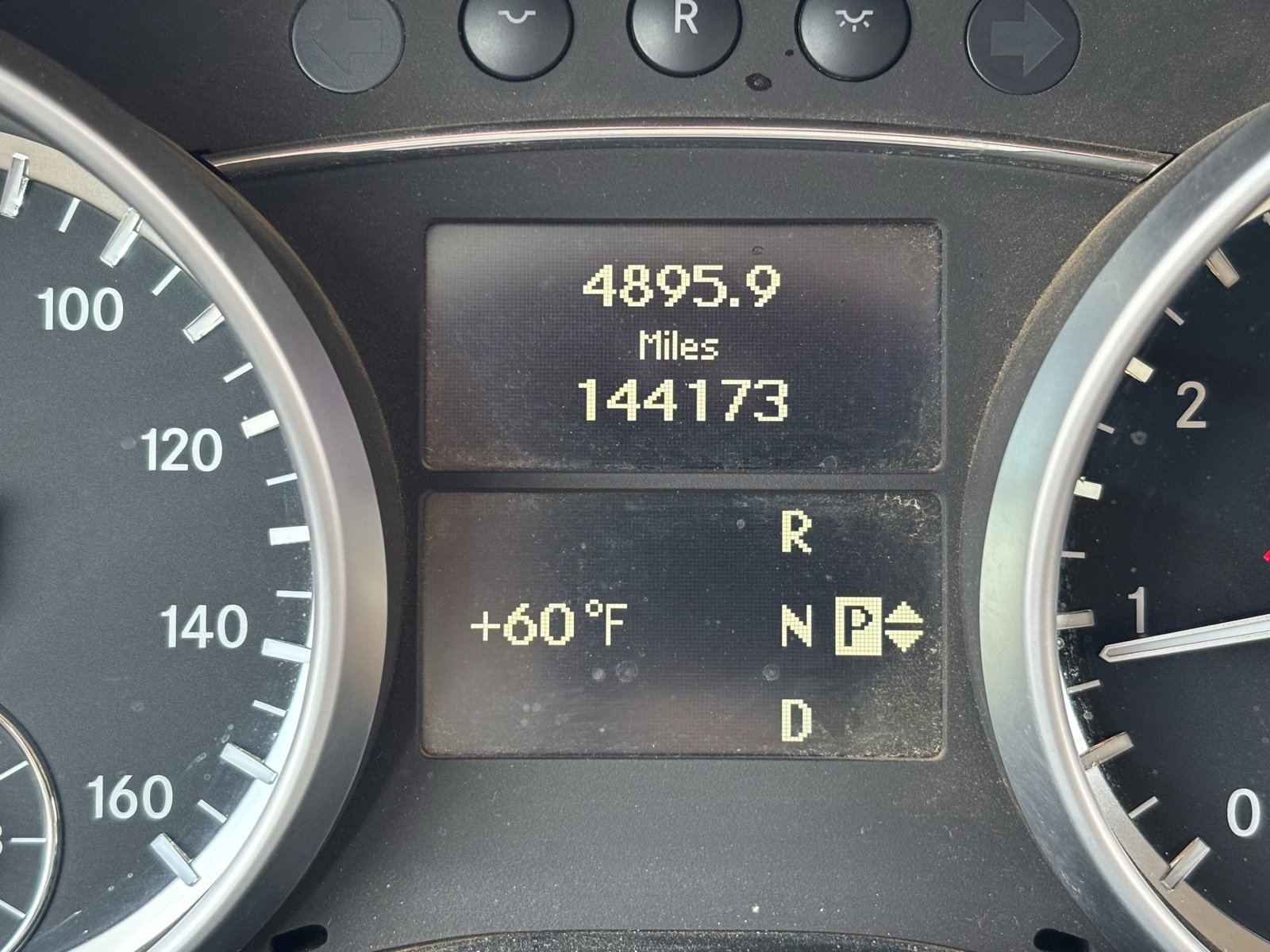 Used 2011 Mercedes-Benz GL 550 4MATIC image 23