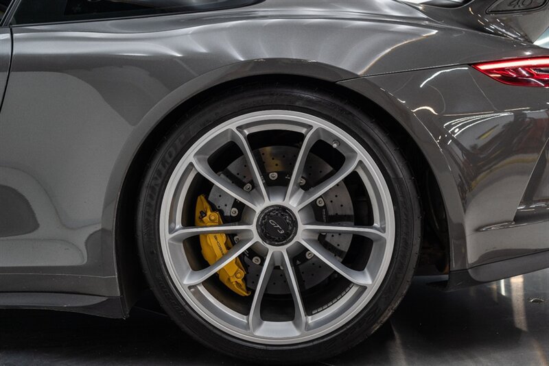 Used 2018 Porsche 911 GT3 RWD image 98