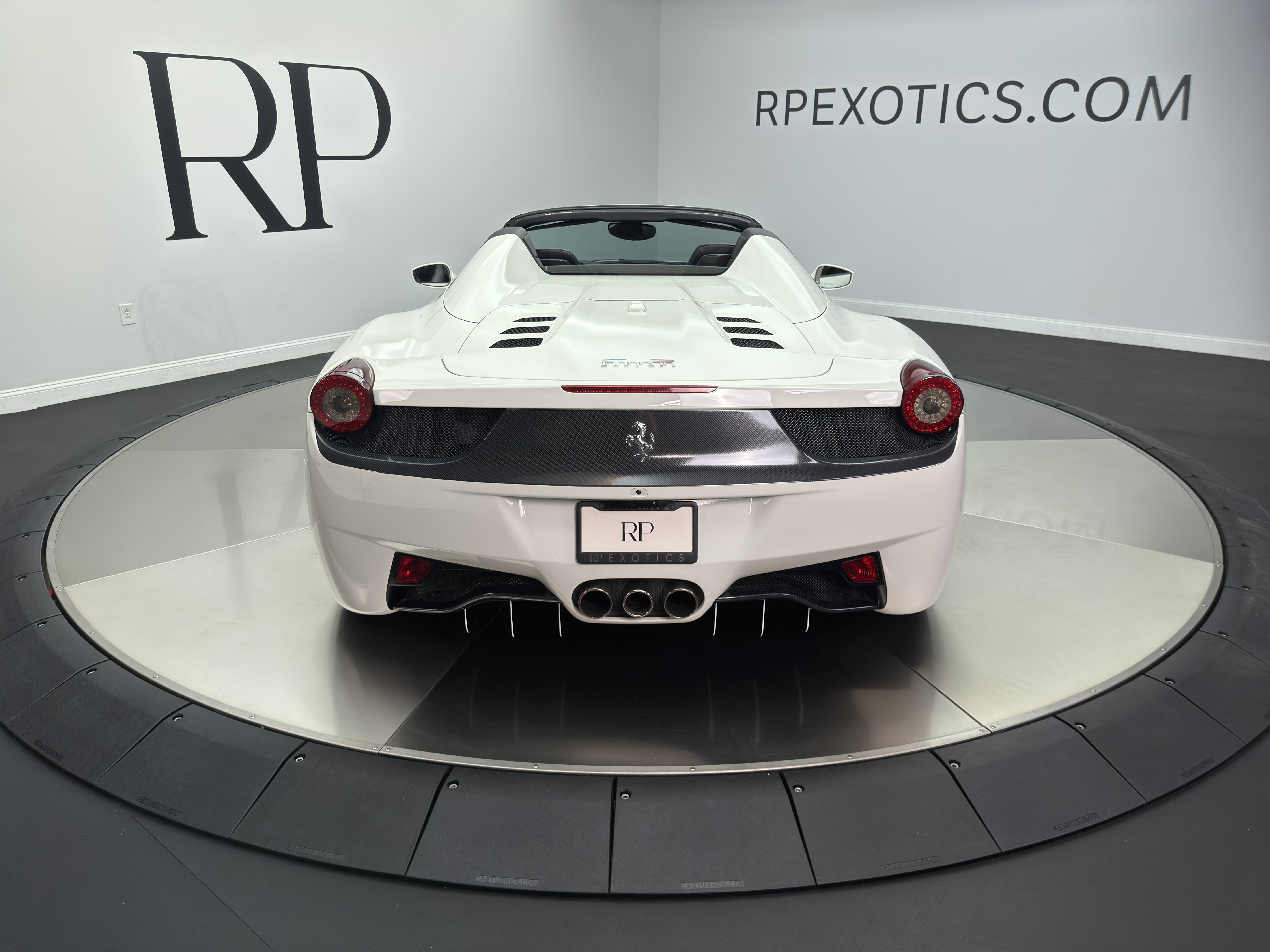 Used 2014 Ferrari 458 Spider RWD image 8