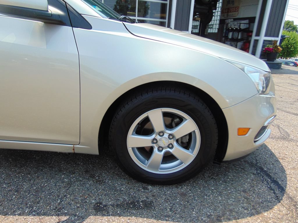 Used 2015 Chevrolet Cruze LT FWD image 11