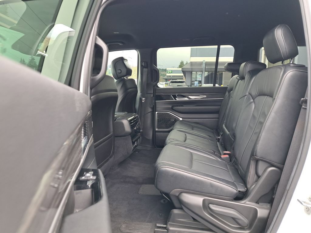 Used 2022 Jeep Wagoneer Series III image 13