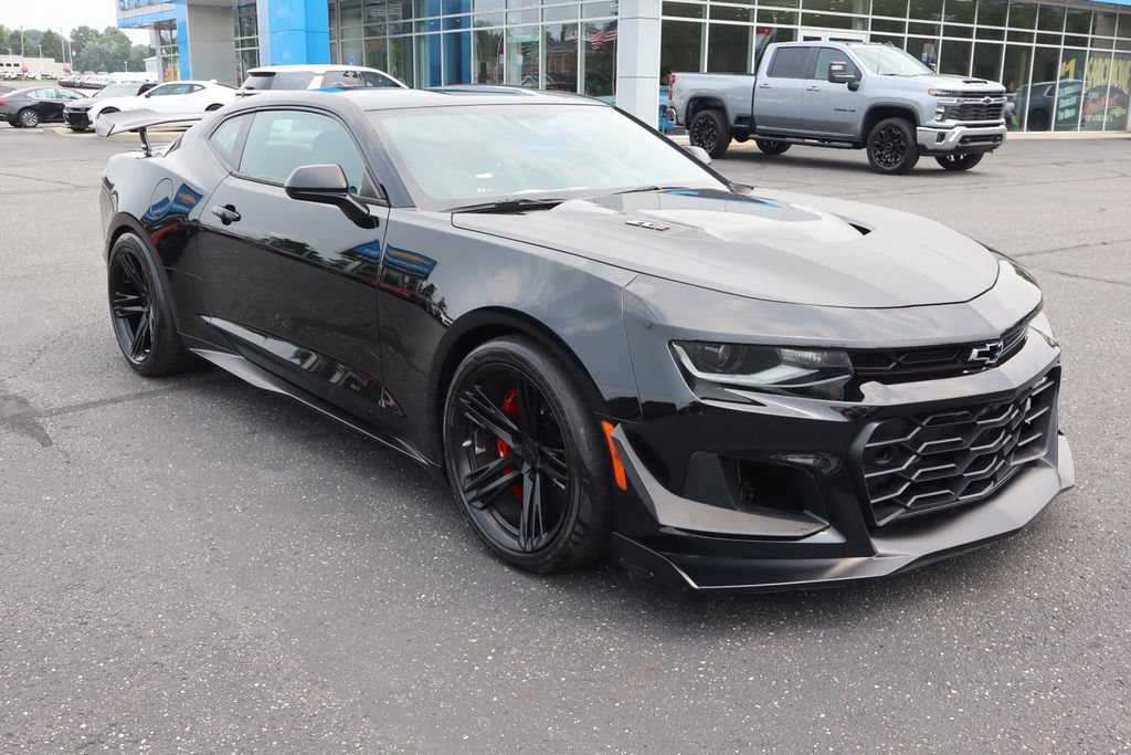 Used 2022 Chevrolet Camaro ZL1 RWD image 2