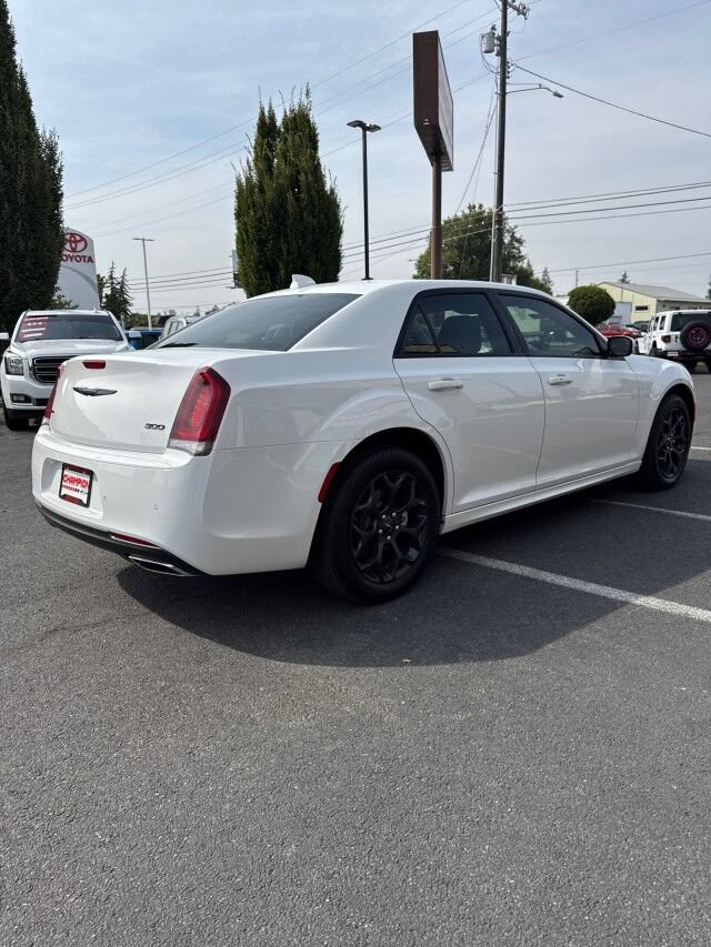 Used 2023 Chrysler 300 Touring L AWD/4WD image 5