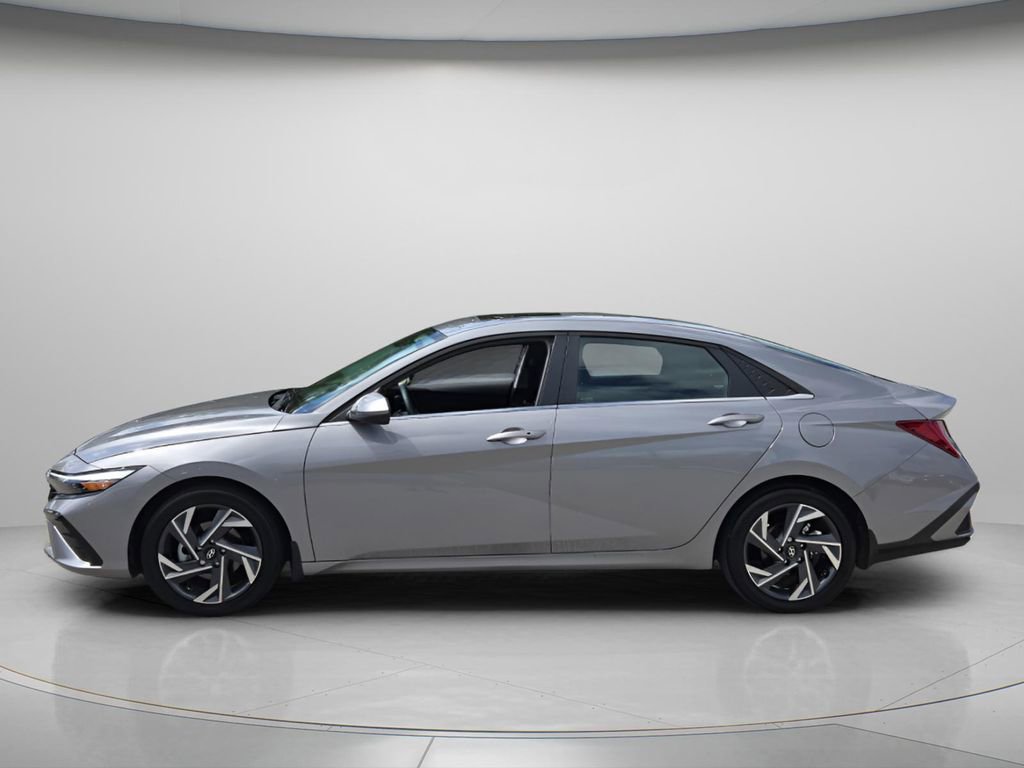 Certified 2025 Hyundai Elantra SEL FWD image 3