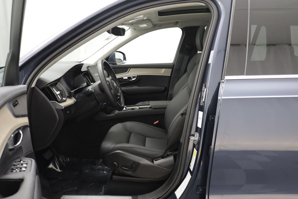Used 2025 Volvo XC90 B5 Plus AWD/4WD image 5