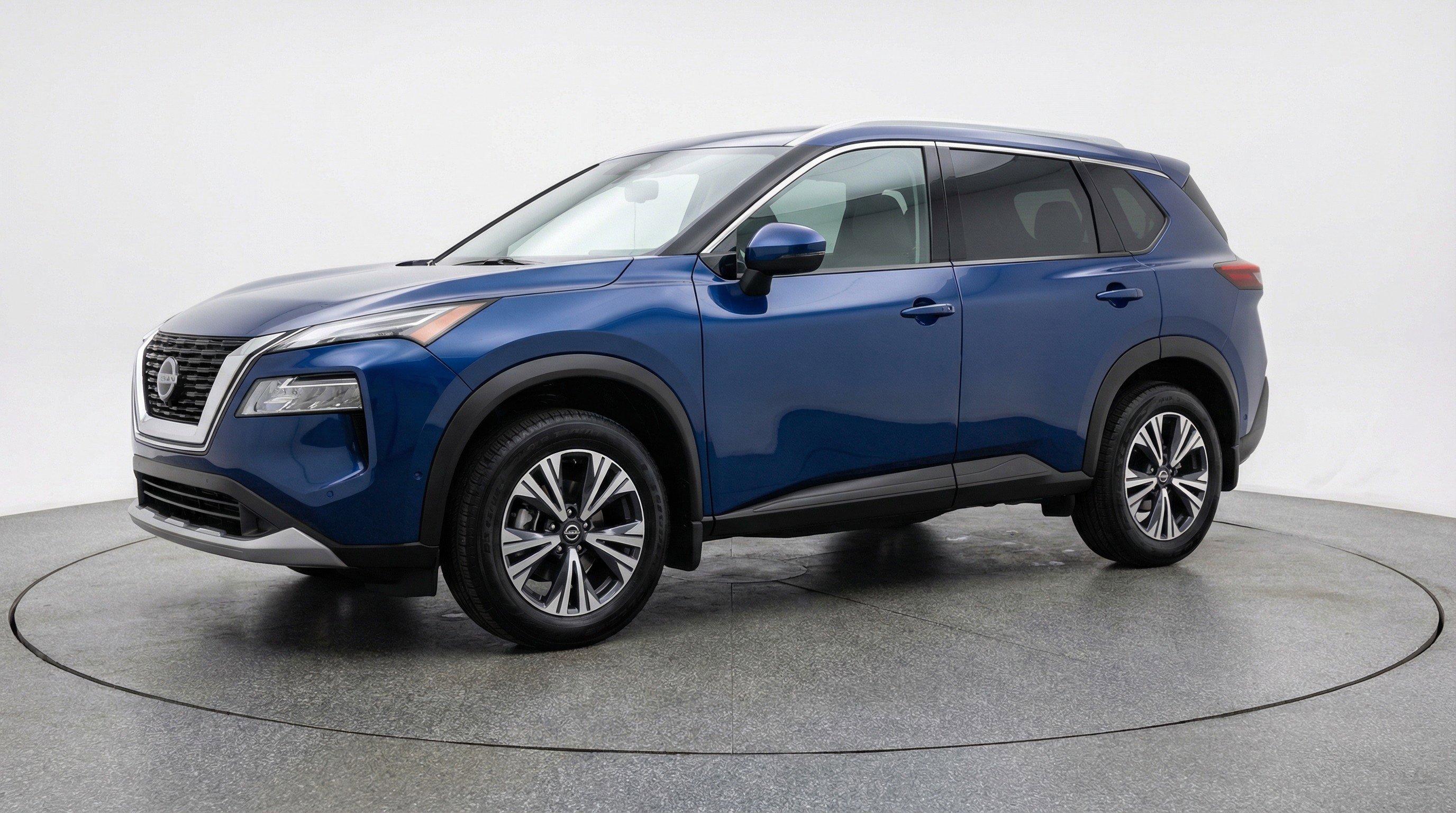 Used 2025 Nissan Rogue SV image 3