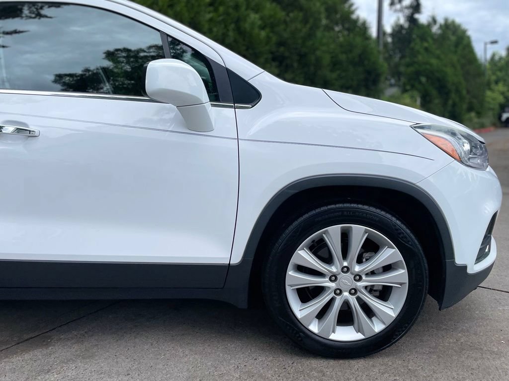 Used 2018 Chevrolet Trax Premier FWD image 2