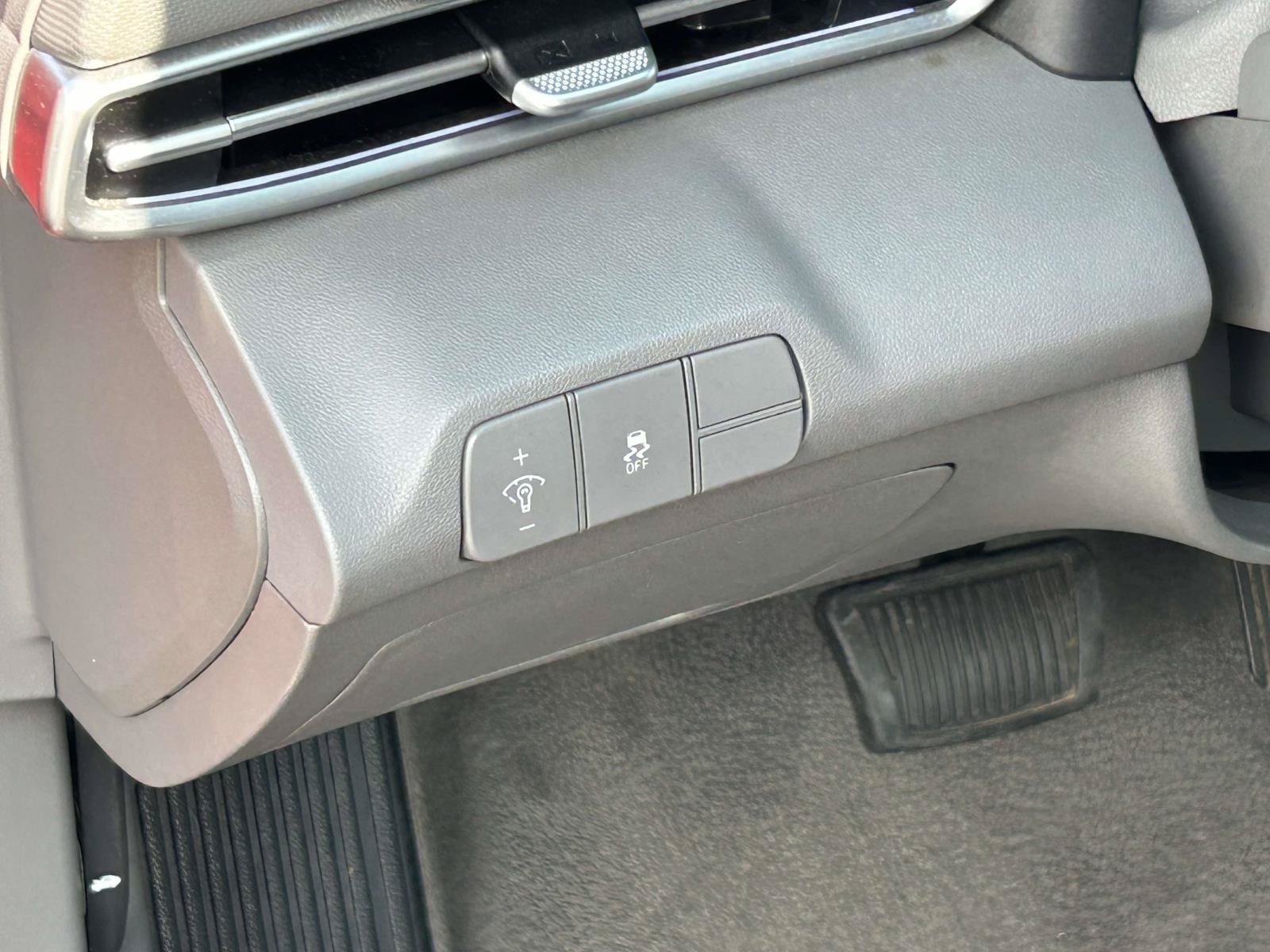 Used 2025 Hyundai Elantra SEL FWD image 18