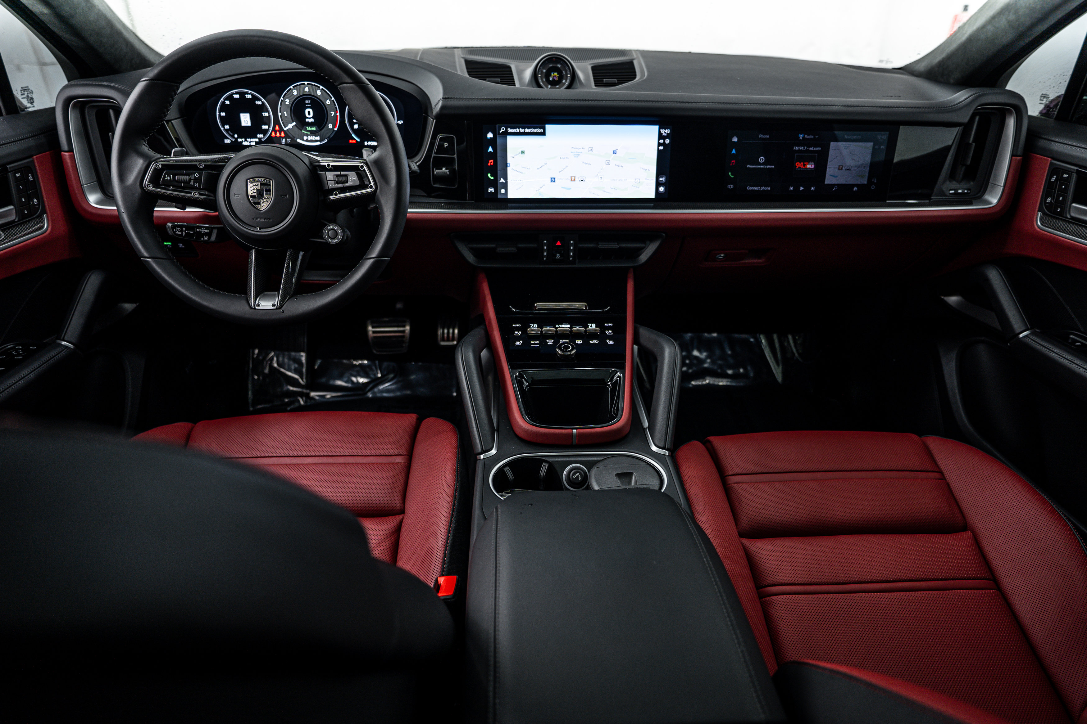 Certified 2026 Porsche Cayenne Turbo AWD/4WD image 12