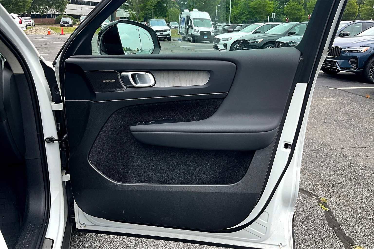 Used 2025 Volvo XC40 B5 Plus w/ Protection Package Premier image 21