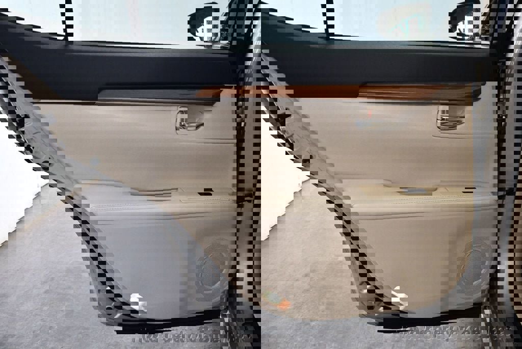 Used 2013 Lexus ES 300h image 25