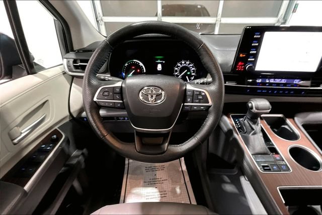 Used 2022 Toyota Sienna LE FWD image 11