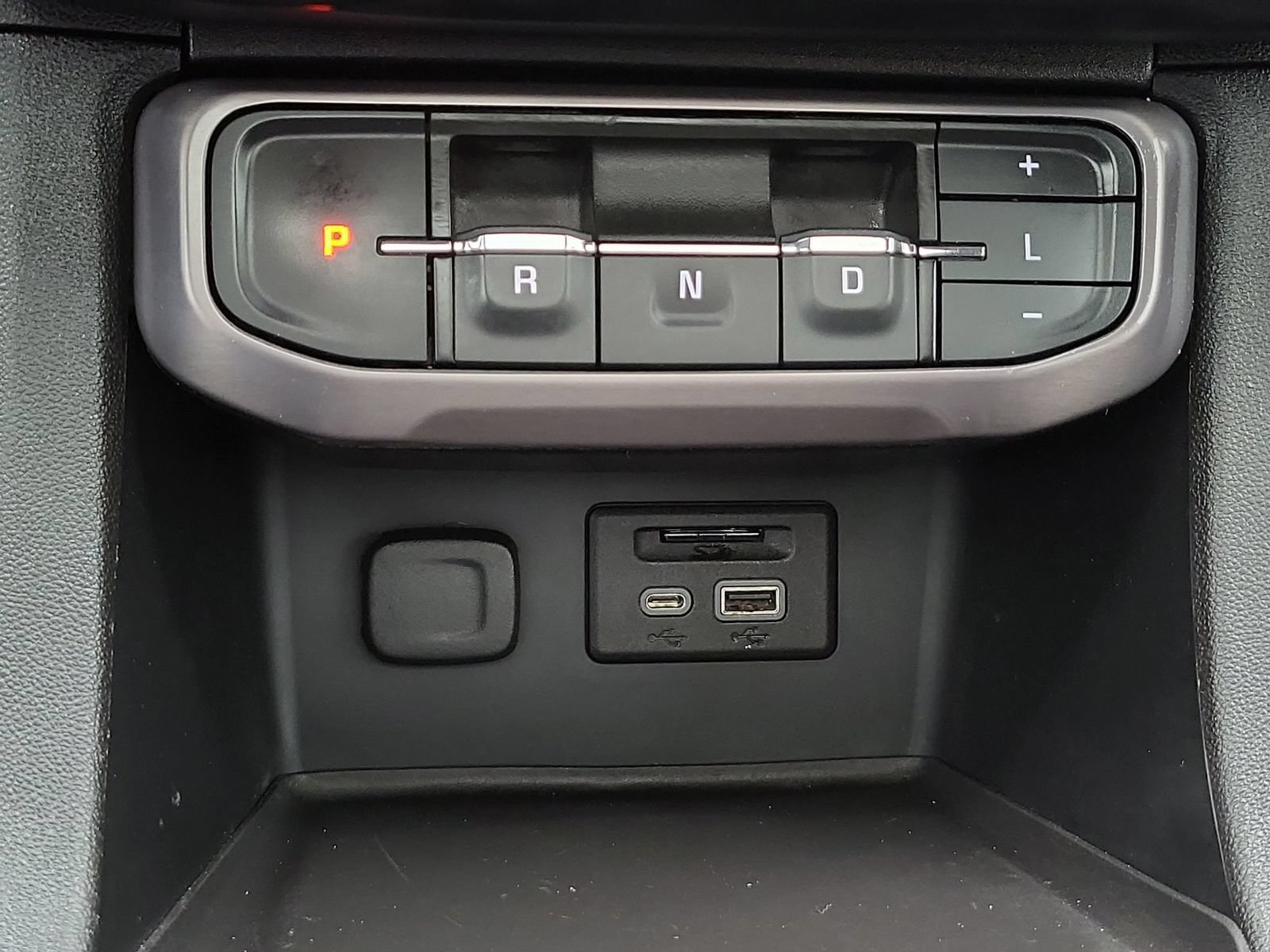 Used 2021 GMC Acadia AT4 w/ Trailering Package AWD/4WD image 15
