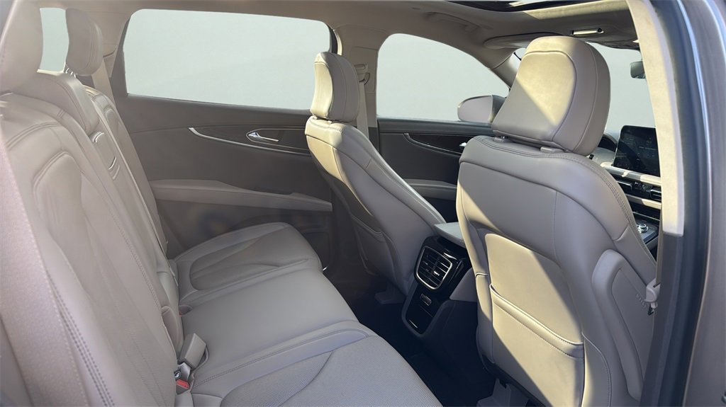 Used 2021 Lincoln Nautilus Reserve image 13