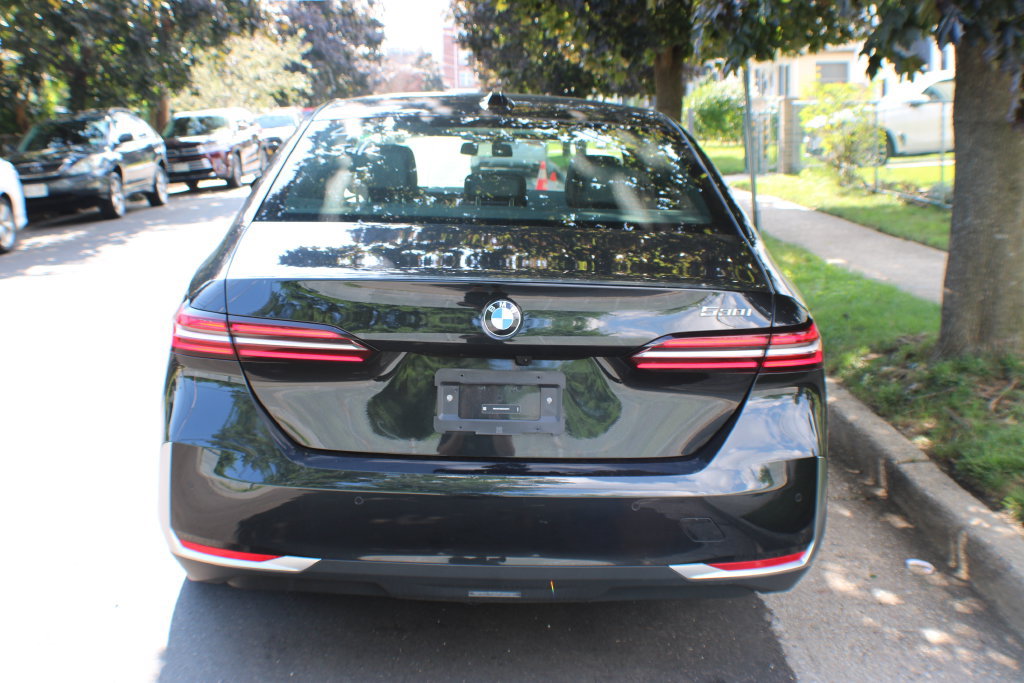Used 2025 BMW 530i RWD image 6