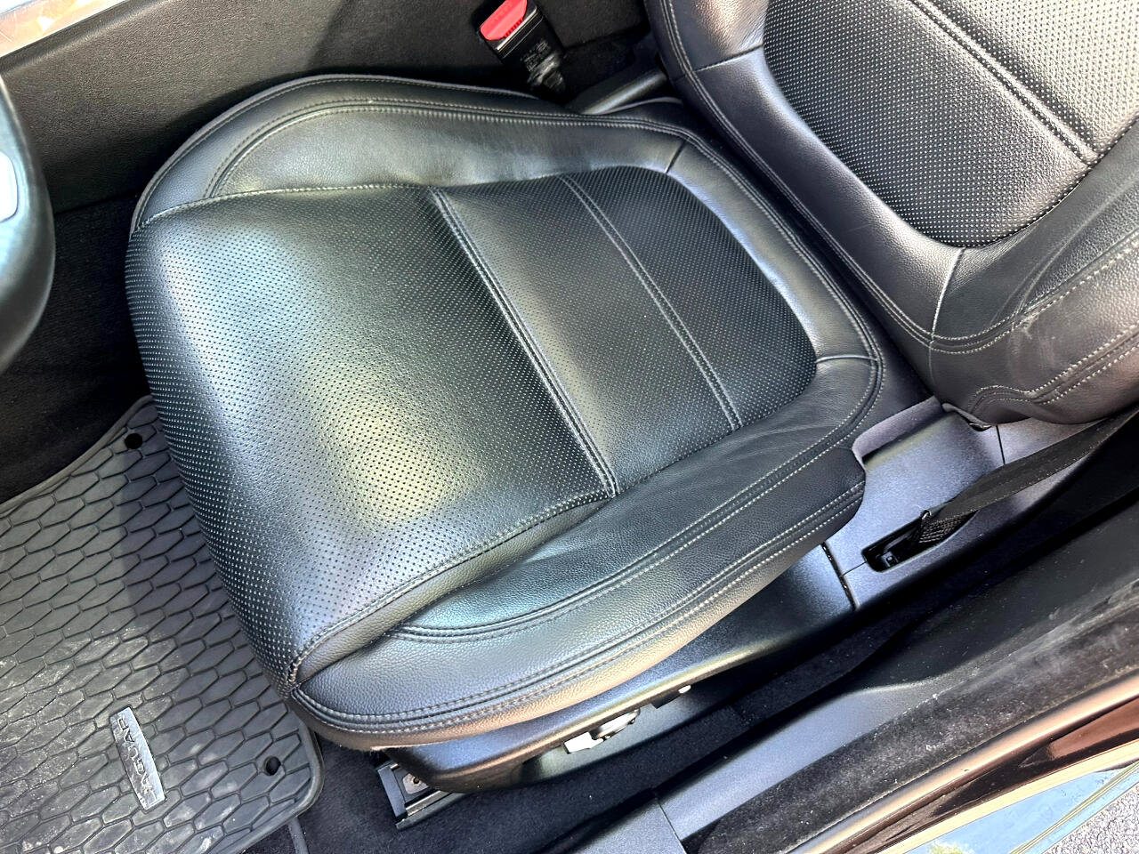 Used 2020 Jaguar XE S image 24