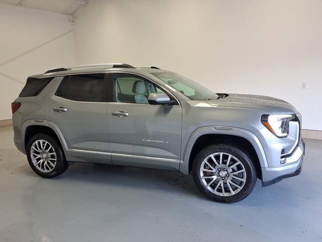Used 2026 GMC Terrain Denali AWD/4WD image 2