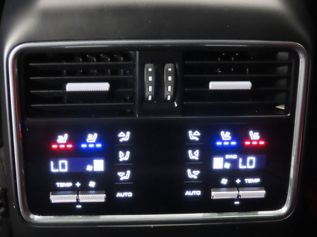 Certified 2023 Porsche Cayenne Turbo S AWD/4WD image 35