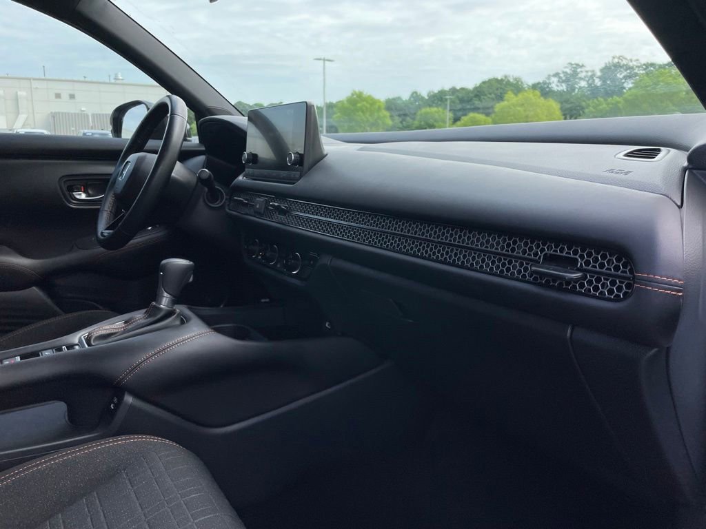 Certified 2025 Honda HR-V Sport image 32