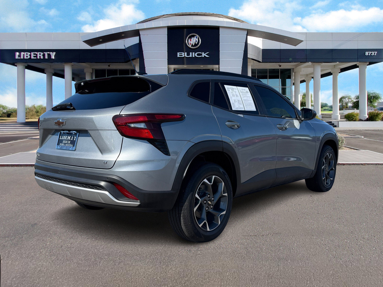 Used 2025 Chevrolet Trax LT w/ Driver Confidence Package image 3