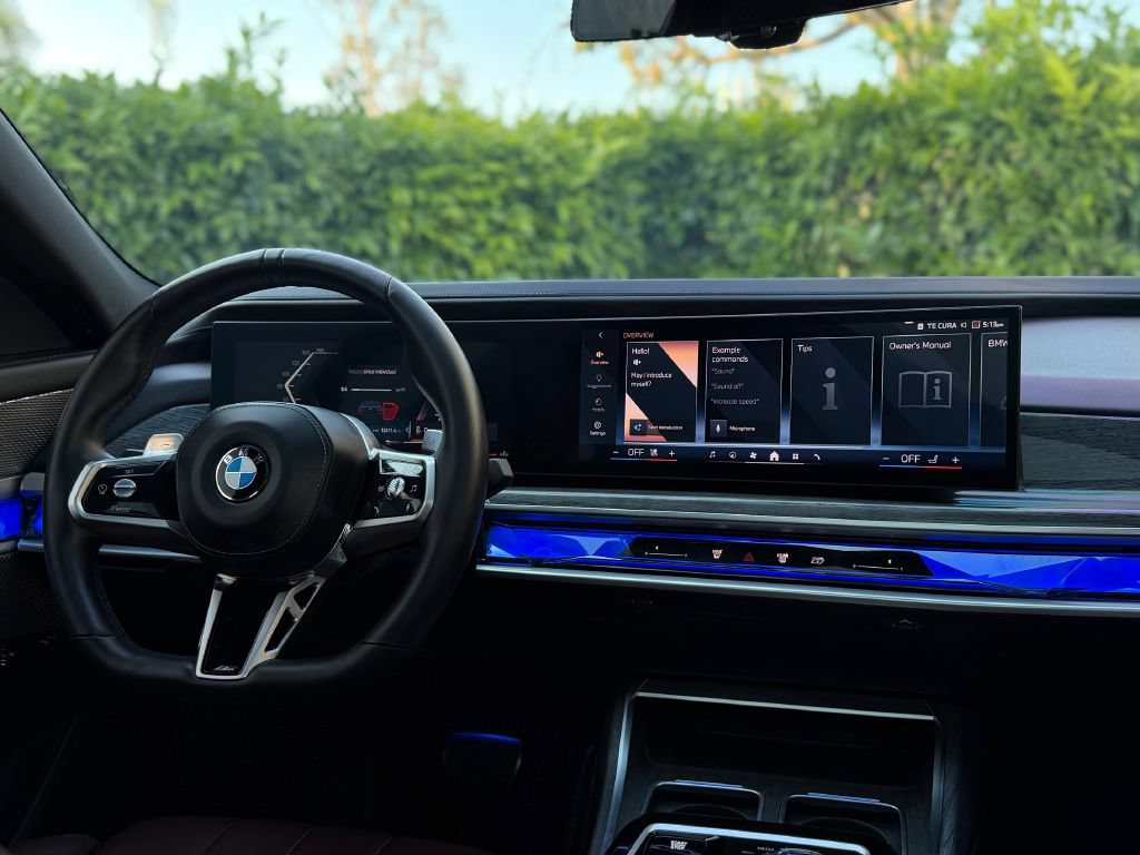 Used 2025 BMW 760i xDrive w/ Premium Package AWD/4WD image 32