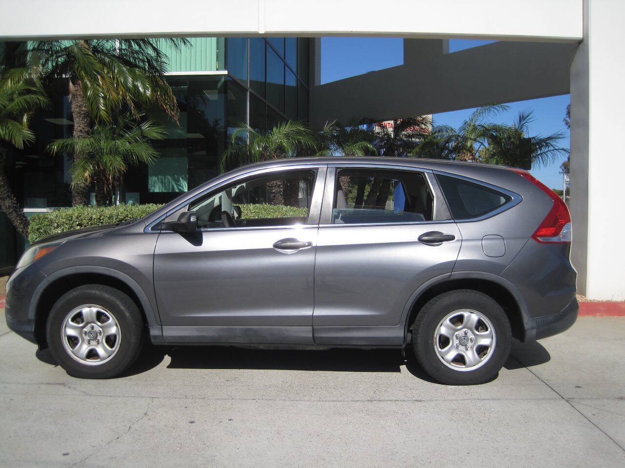 Used 2013 Honda CR-V LX image 2