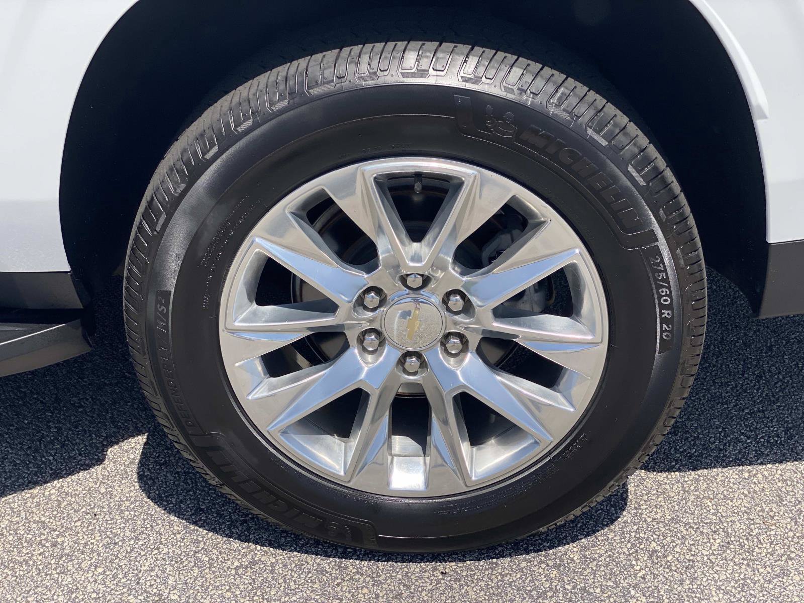 Used 2021 Chevrolet Suburban Premier w/ Premium Package AWD/4WD image 16