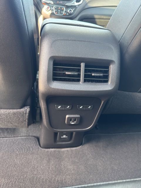 Used 2023 Chevrolet Equinox Premier image 36
