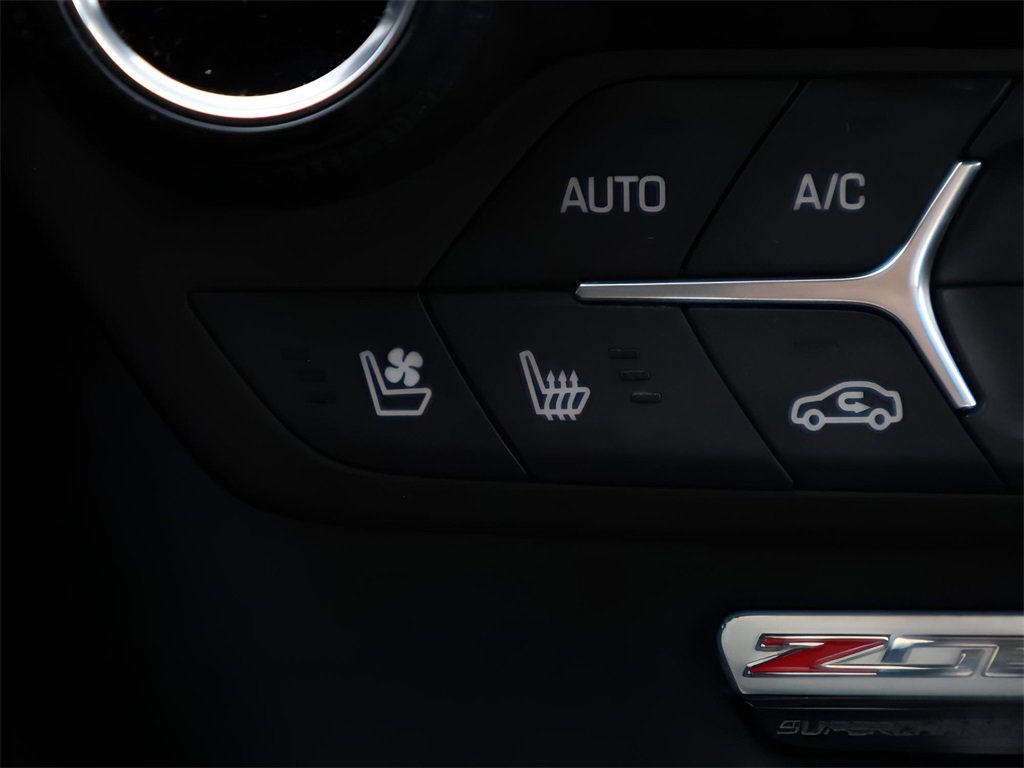 Used 2016 Chevrolet Corvette Z06 w/ 3LZ Preferred Equipment Group image 25