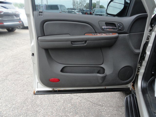 Used 2007 Chevrolet Avalanche LTZ w/ LTZ Preferred Equipment Group AWD/4WD image 13