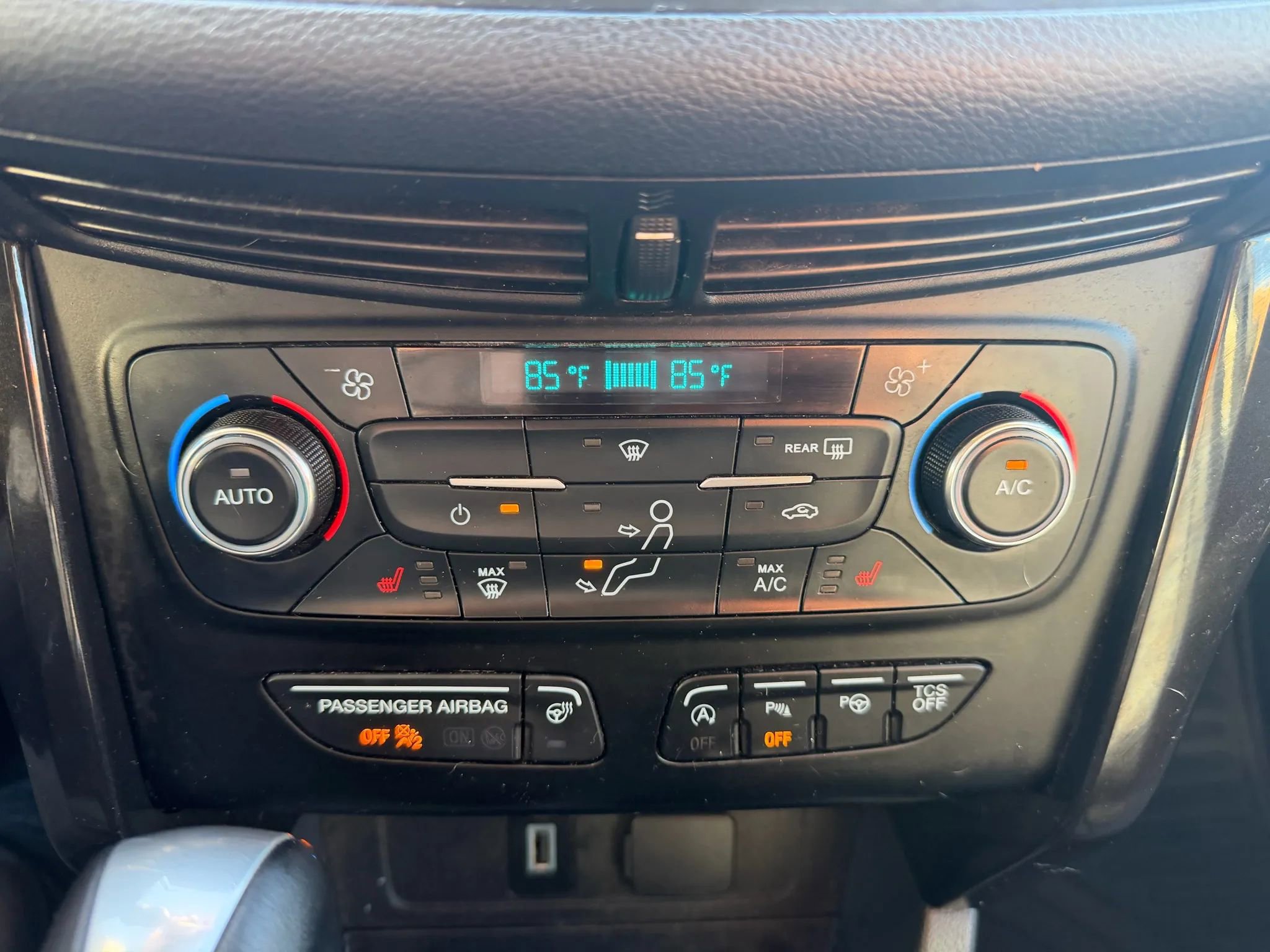 Used 2017 Ford Escape Titanium w/ Equipment Group 301A image 20