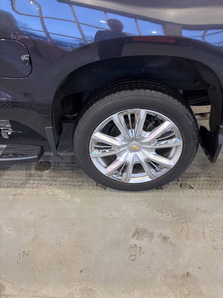 Used 2022 Chevrolet Silverado 1500 High Country w/ High Country Premium Package image 2