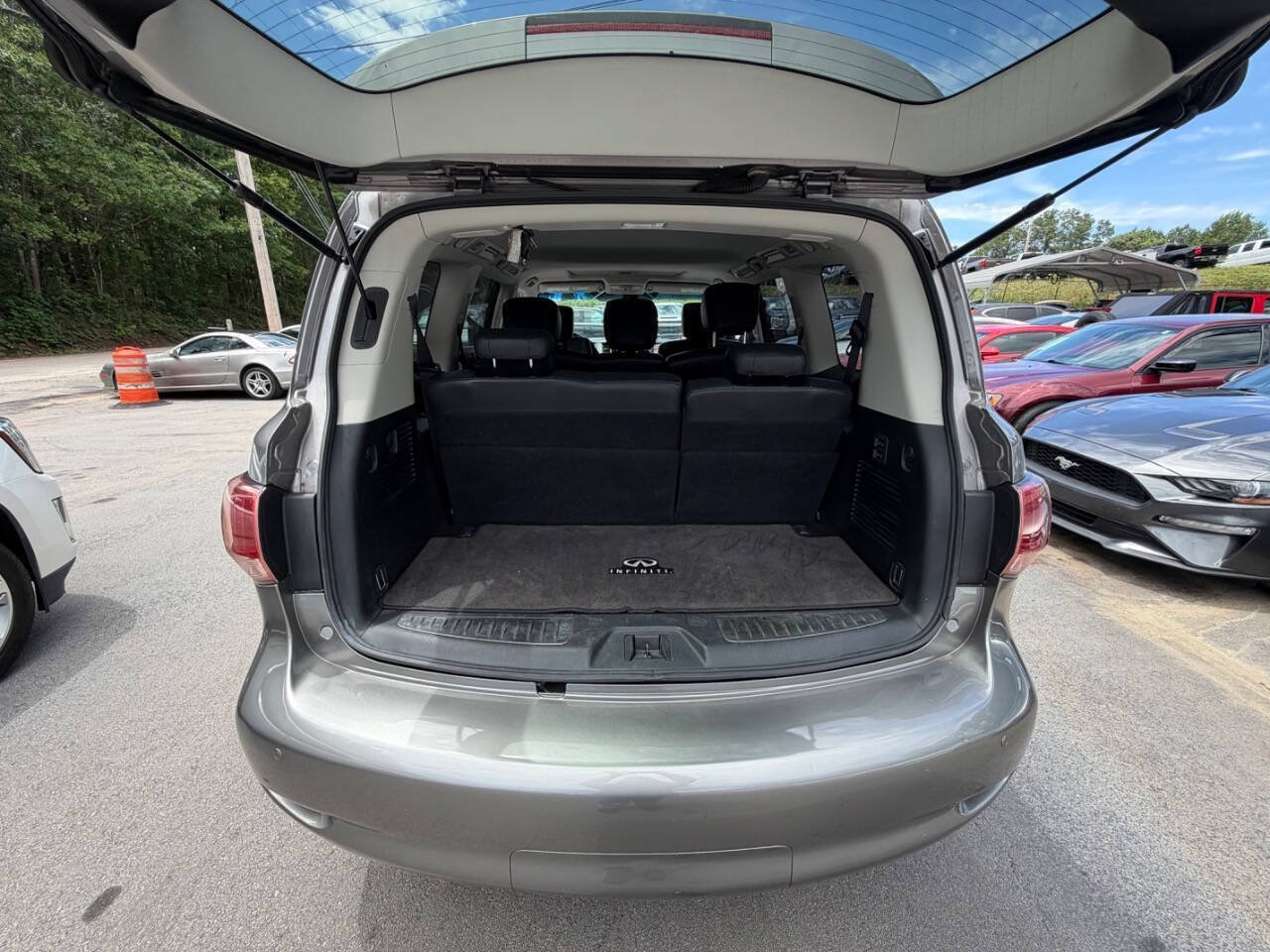Used 2011 INFINITI QX56 4WD w/ Theater Pkg image 14