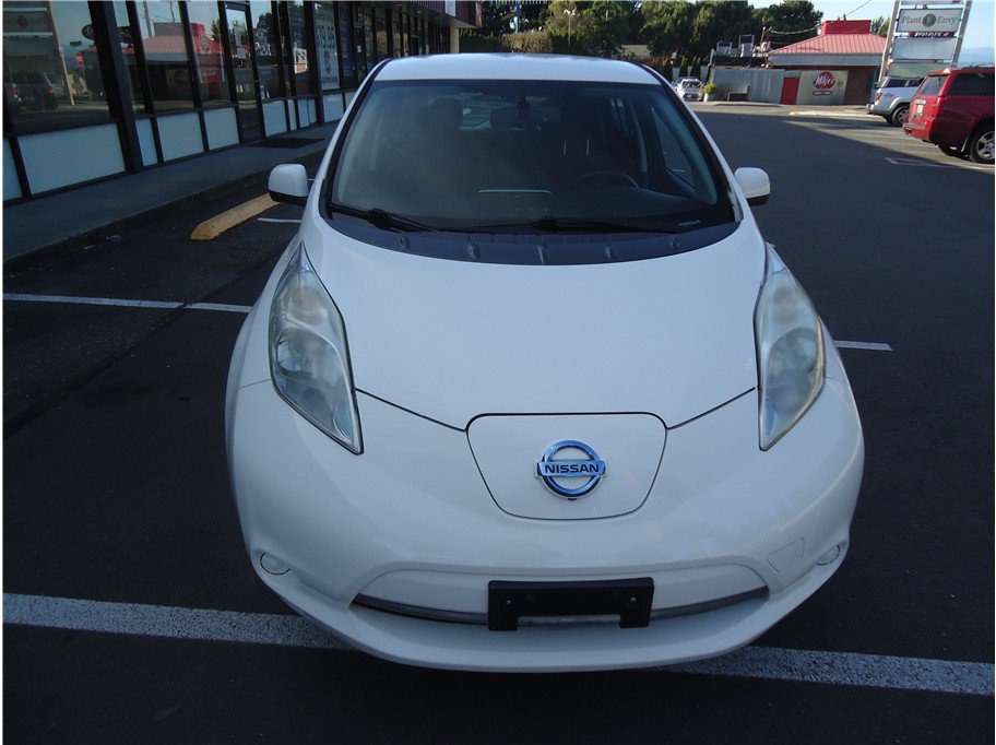 Used 2016 Nissan Leaf SV w/ Premium Package FWD image 2