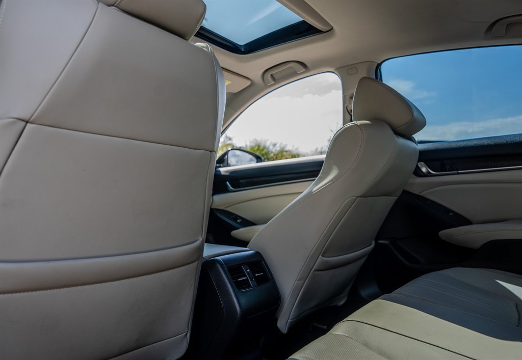 Used 2018 Honda Accord Touring image 31