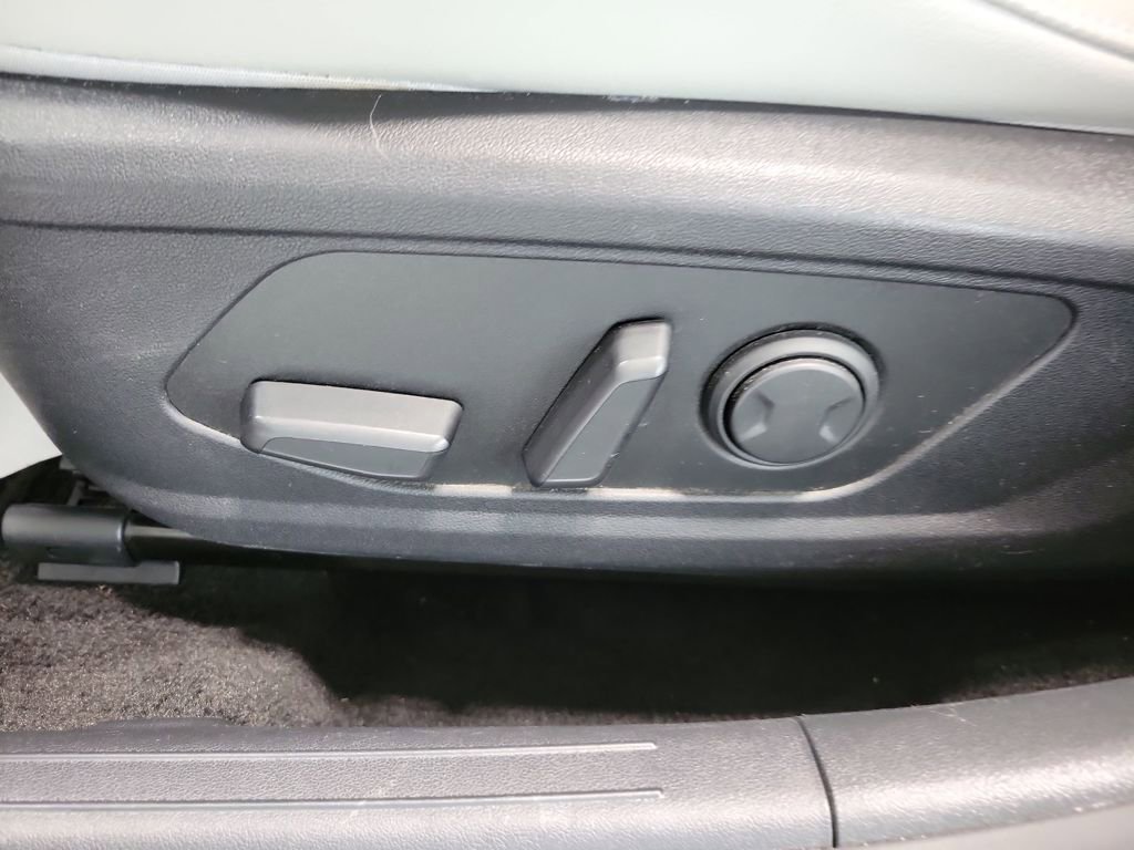 Used 2024 Hyundai Elantra Limited image 27