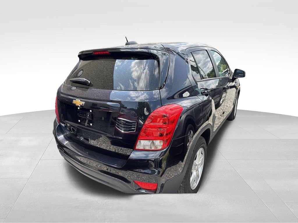 Used 2022 Chevrolet Trax LS w/ Tint and Cruise Package FWD image 6