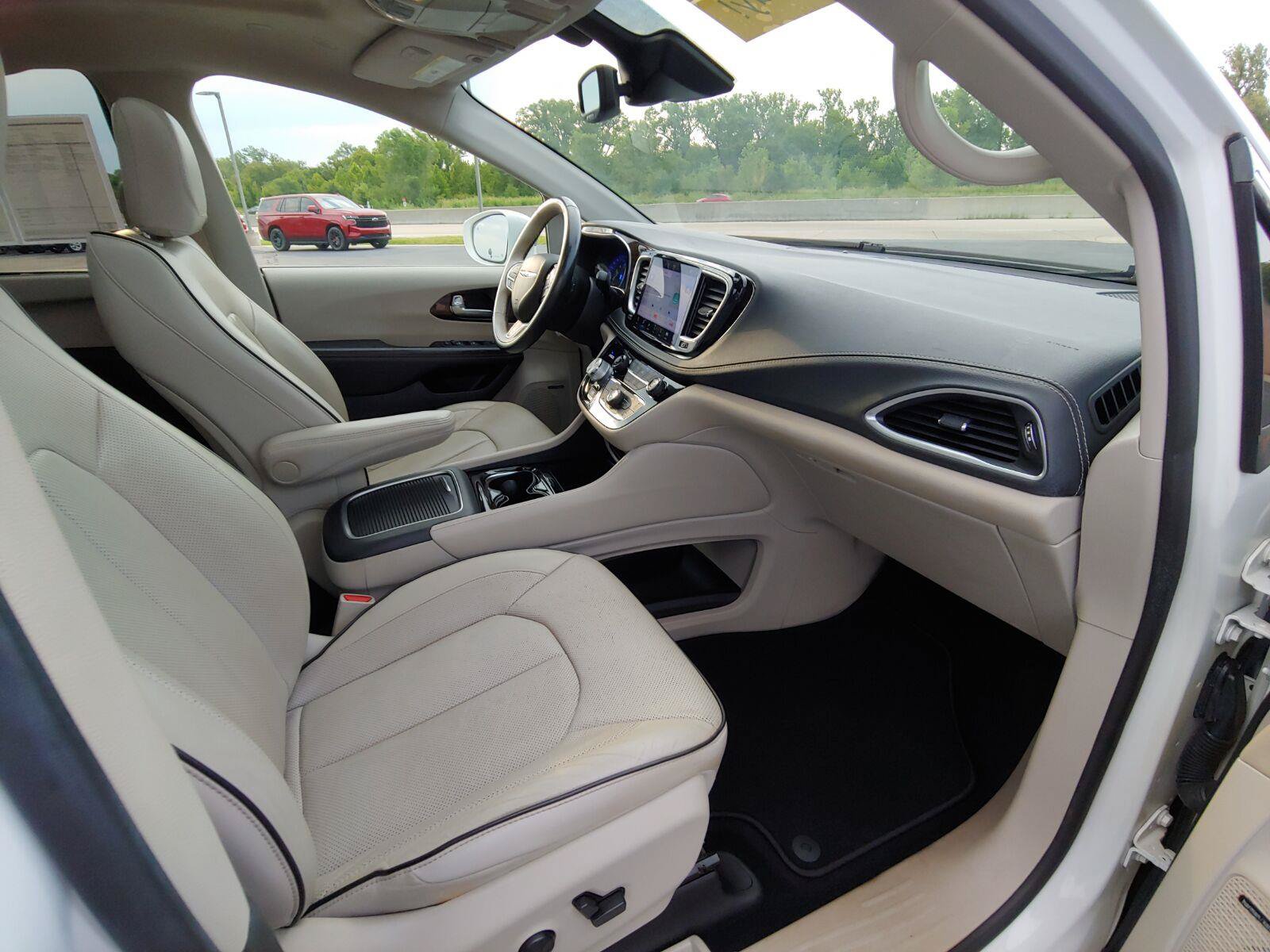Used 2021 Chrysler Pacifica Limited w/ Premium & Safety Sphere Group AWD/4WD image 28