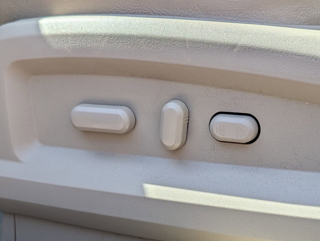 Used 2014 Lincoln MKX AWD w/ Equipment Group 102A image 37