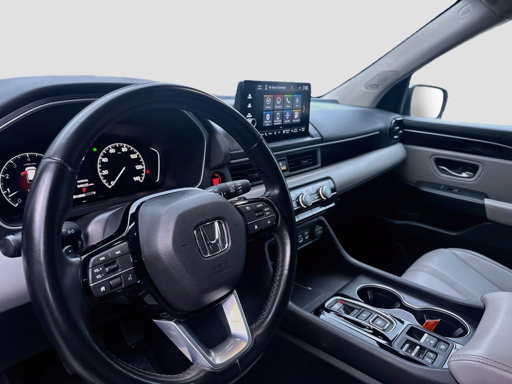 Used 2025 Honda Pilot Touring image 9