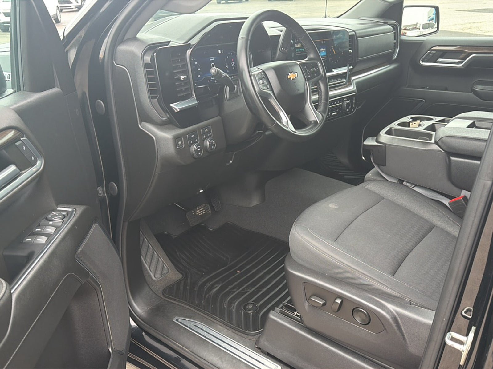 Used 2023 Chevrolet Silverado 1500 LT AWD/4WD image 9
