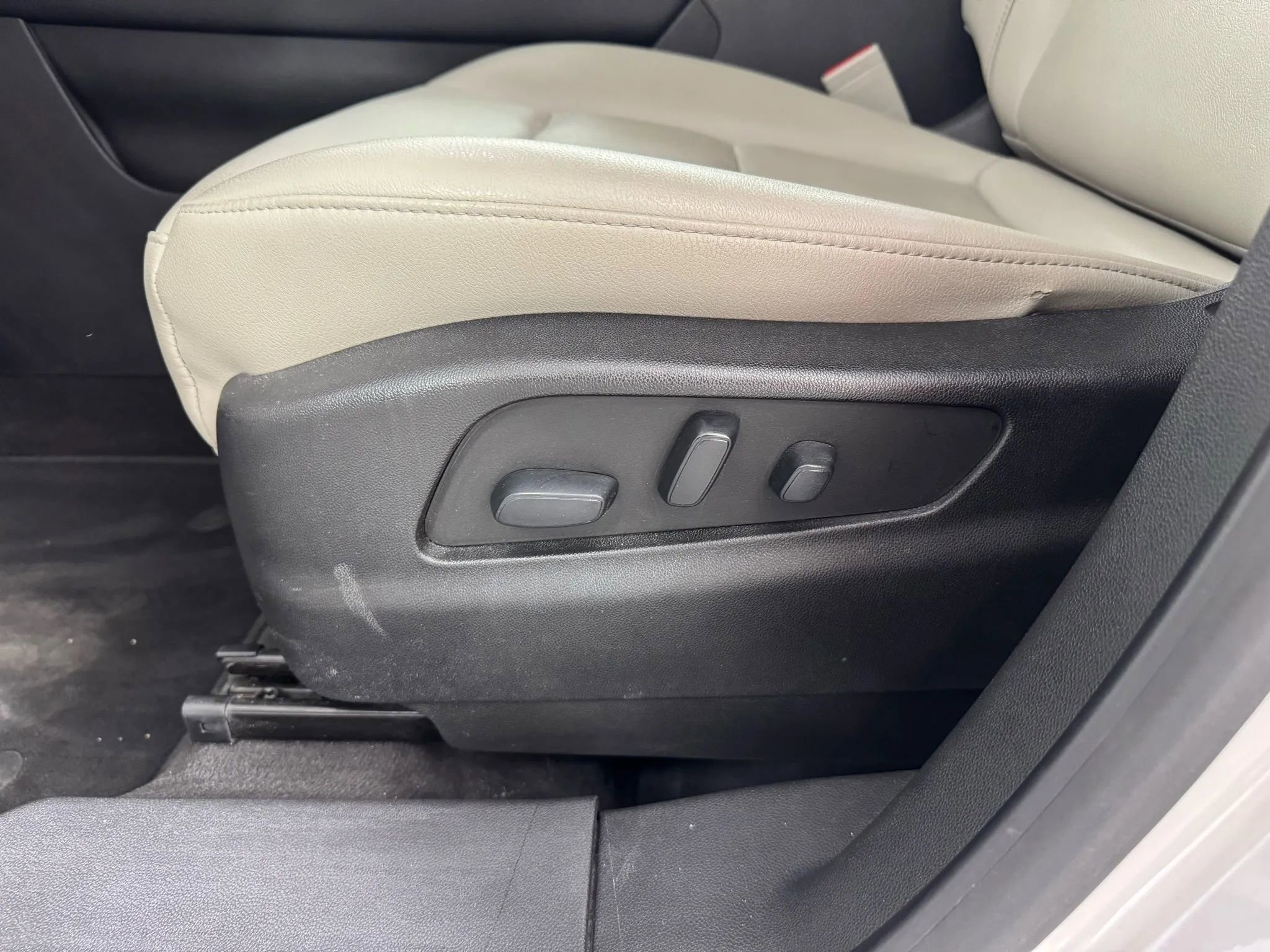 Used 2019 Cadillac XT4 Luxury w/ Cold Weather Package image 35